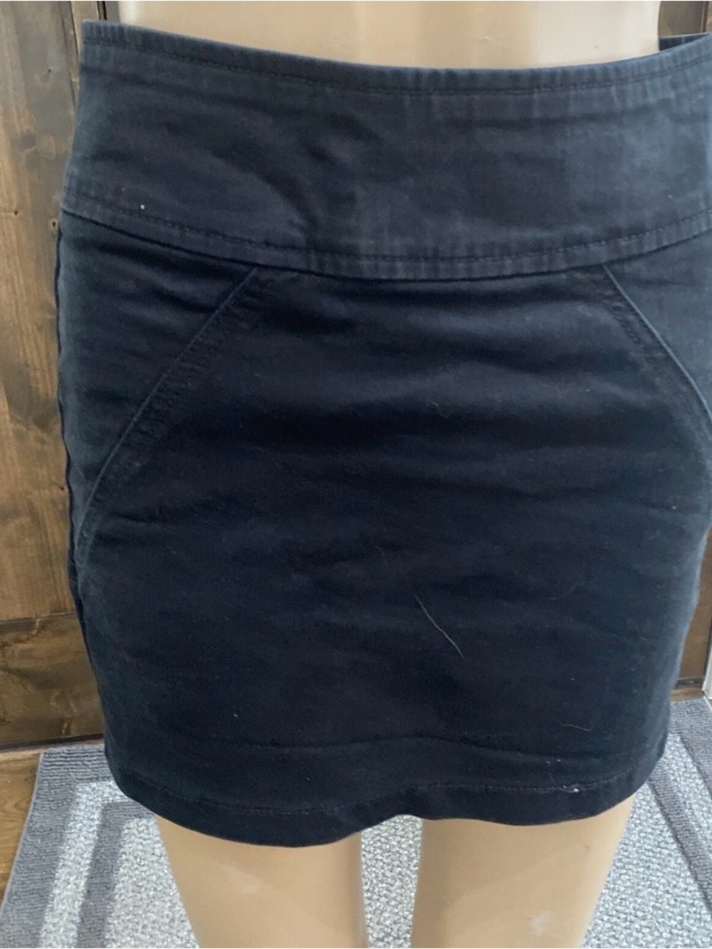 Bullhead Black Mini Skirt Size small with Front Seam Detail-004